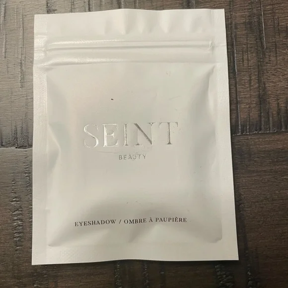 🩷Glass Slipper. Powder Eyeshadow. 🩷 - Picture 2 of 2